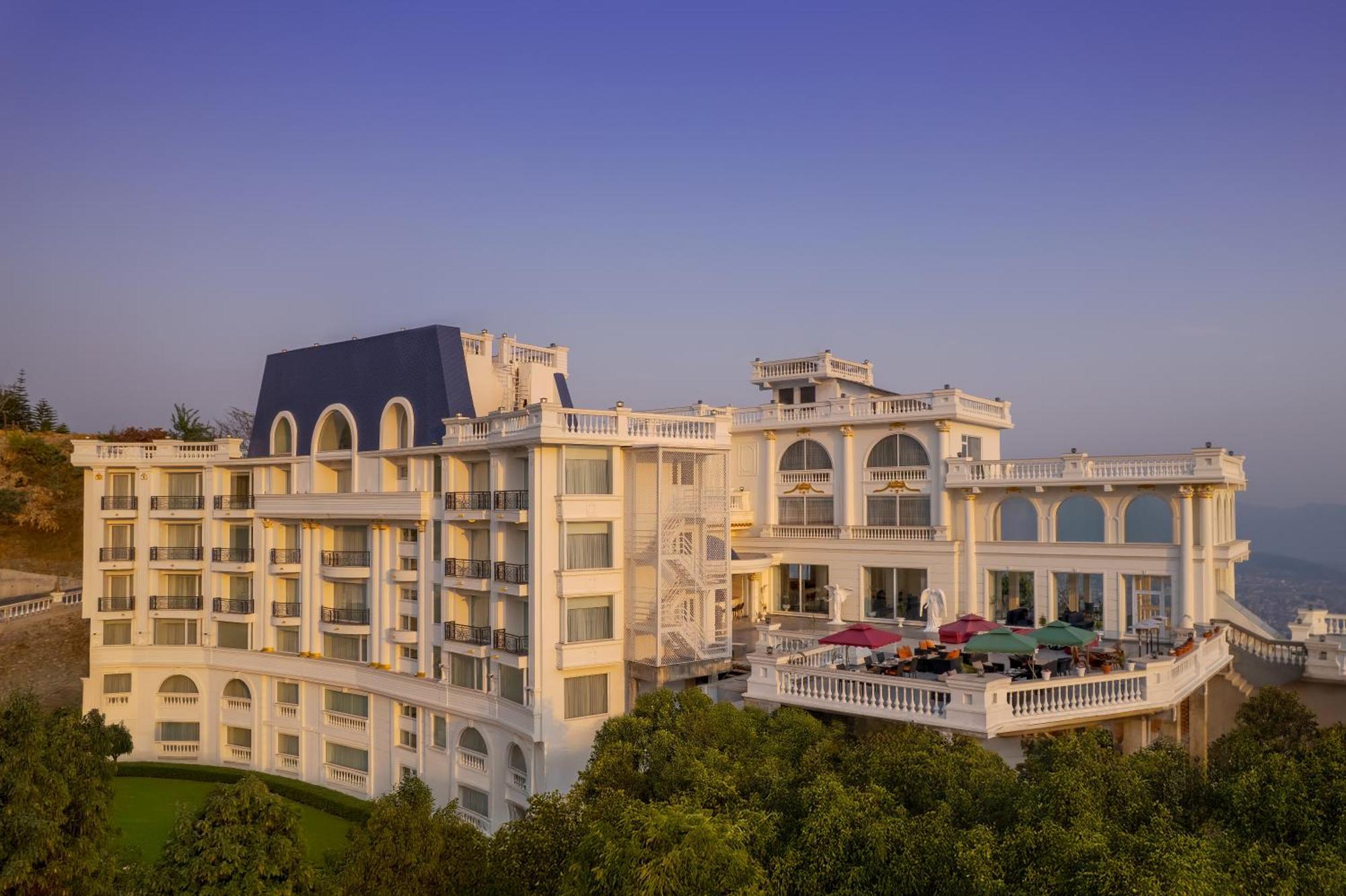 Le Glamour Resort & Wellness Spa Pokhara Exteriör bild